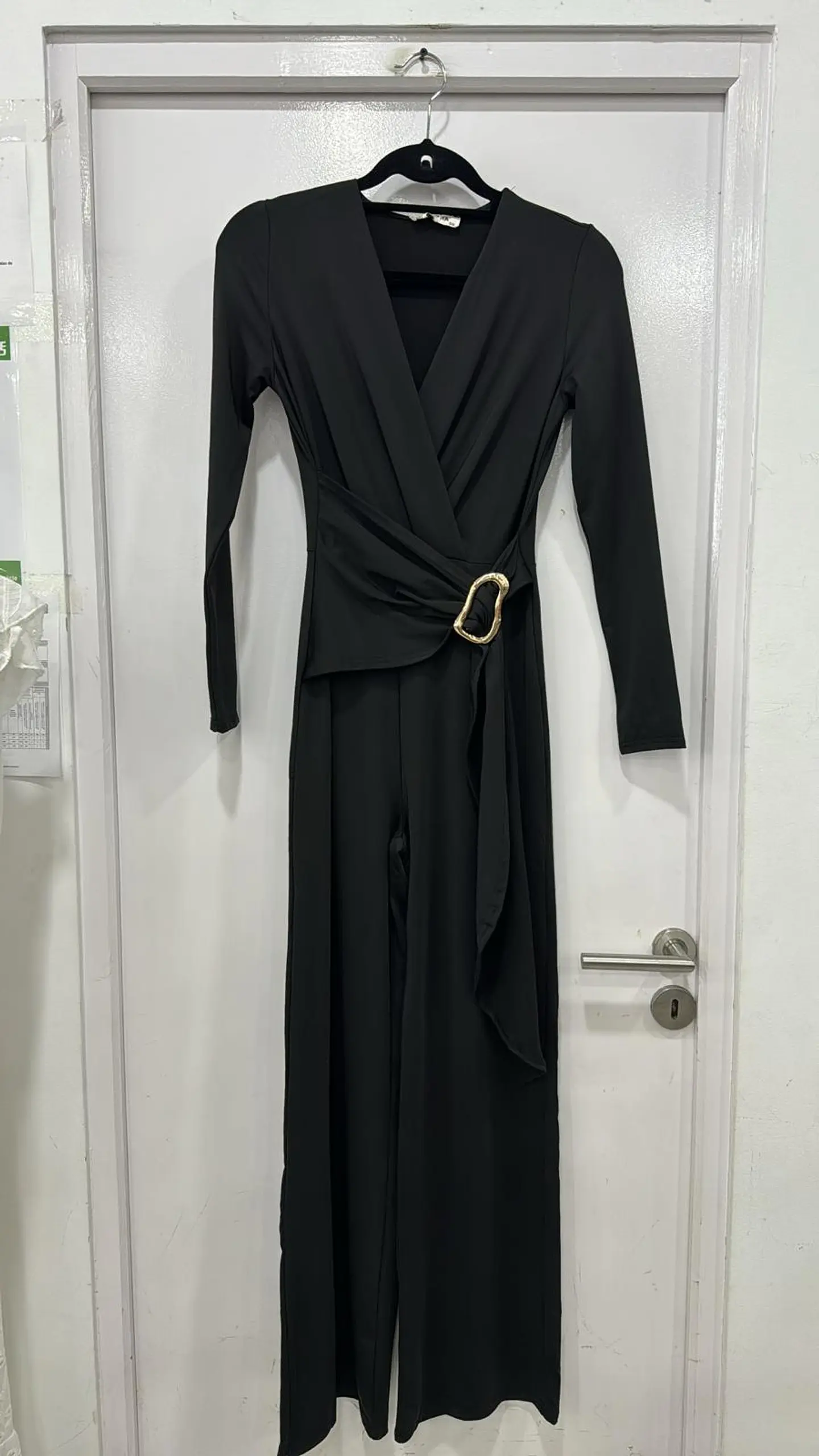 Macacão com Detalhe de Fivela Dourada 4