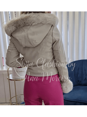 Casaca em EcoPele com Capuz - Tamanho L