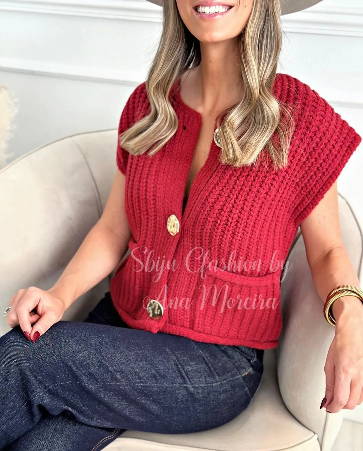 Colete de Malha com Botões Dourados - TU 1