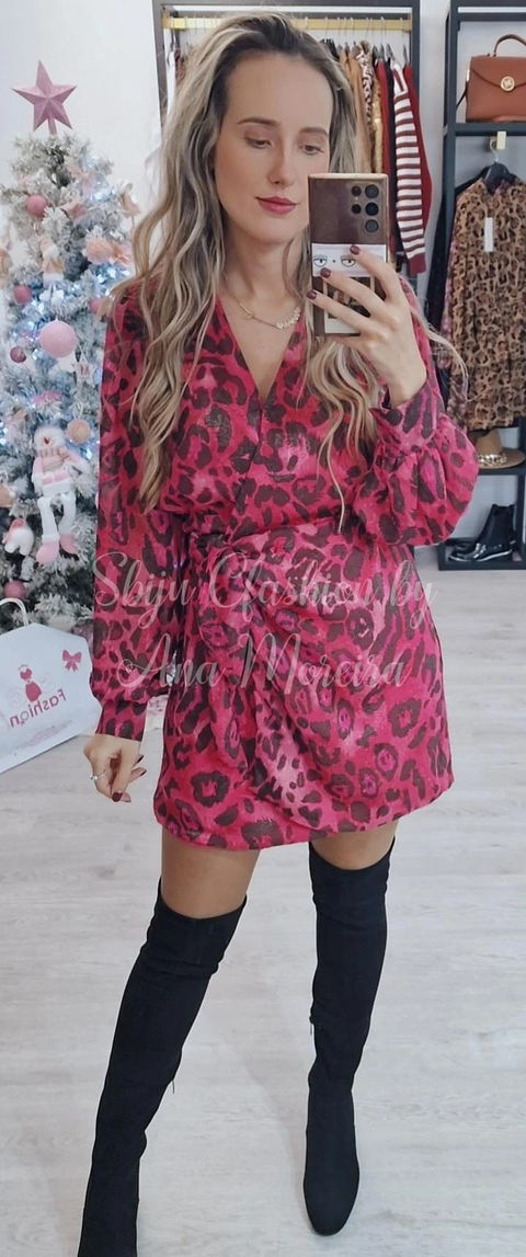 Vestido Leopardo em Tons de Vermelho