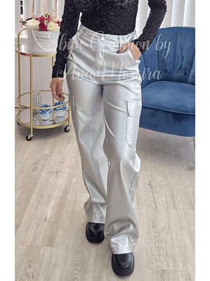 Calça Prateada com Bolsos Laterais