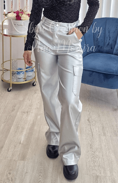 Calça Prateada com Bolsos Laterais