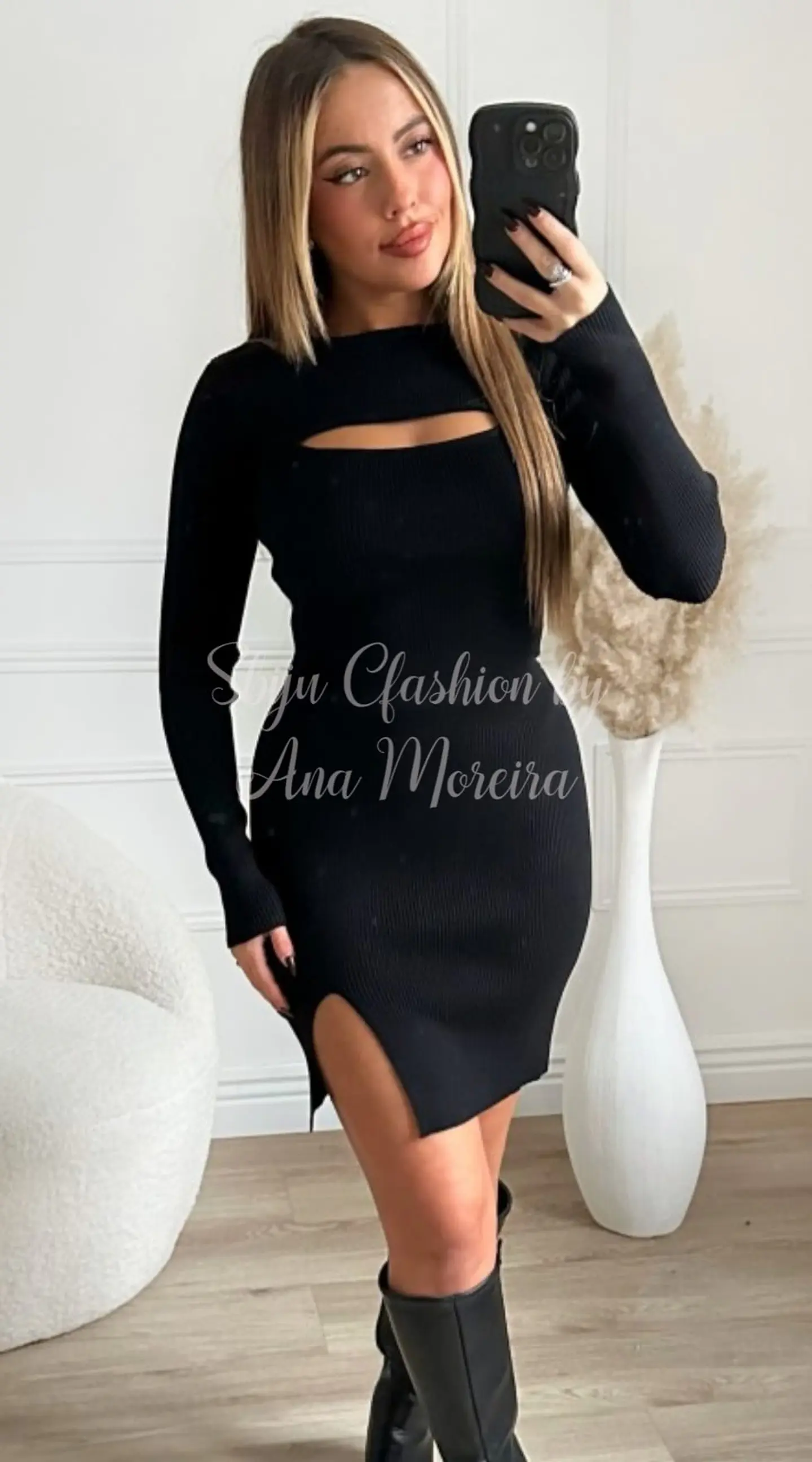 Vestido de Malha com Abertura no Peito - TU 7