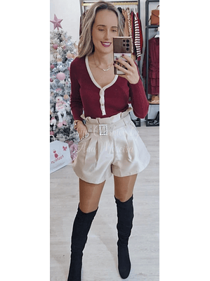 Calções com Detalhes no Cinto e Bolsos (Tamanho S)