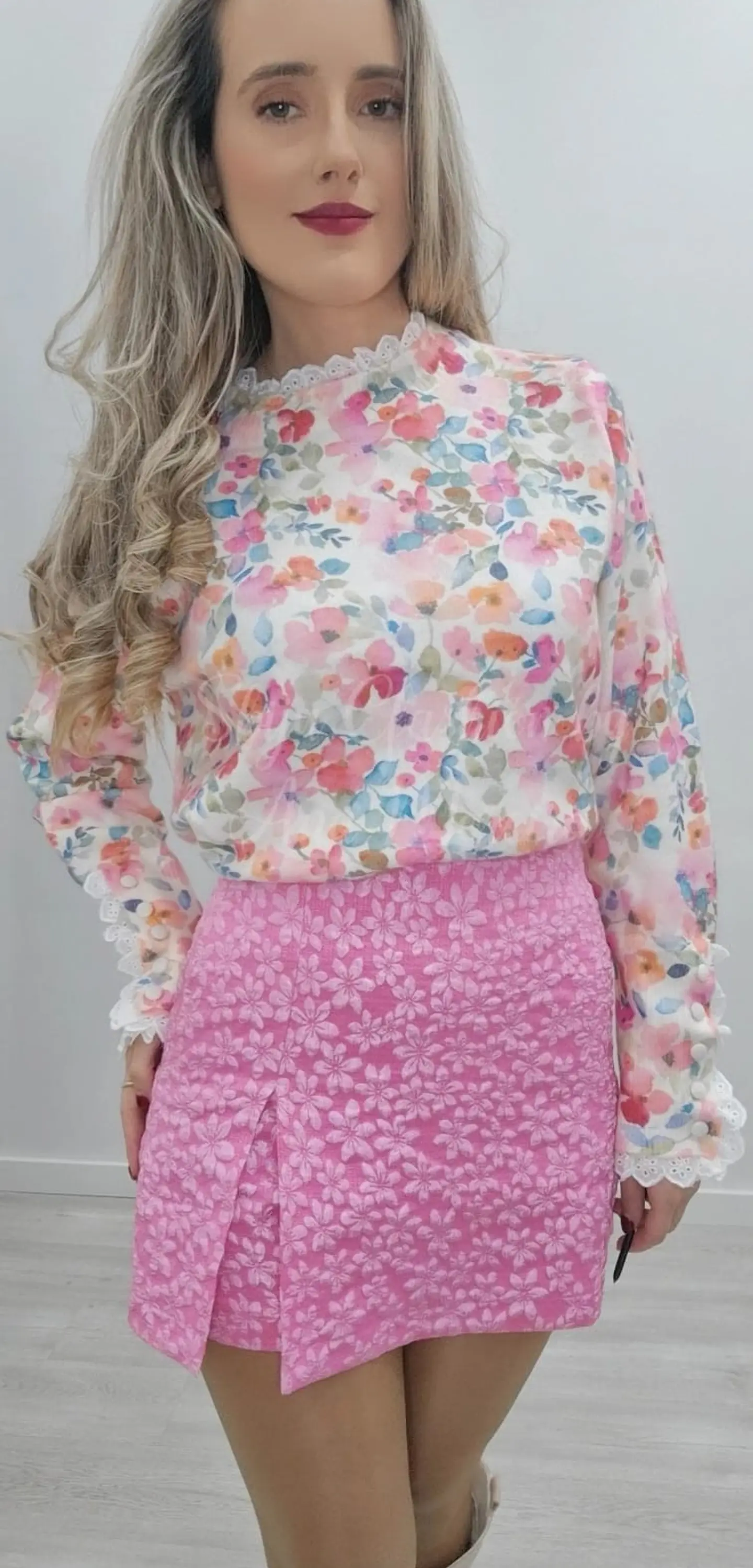 Camisola de Malha com Estampado de Flores e Detalhes em Renda 1