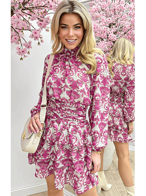 Vestido com Folhos e Detalhes em Rosa Forte