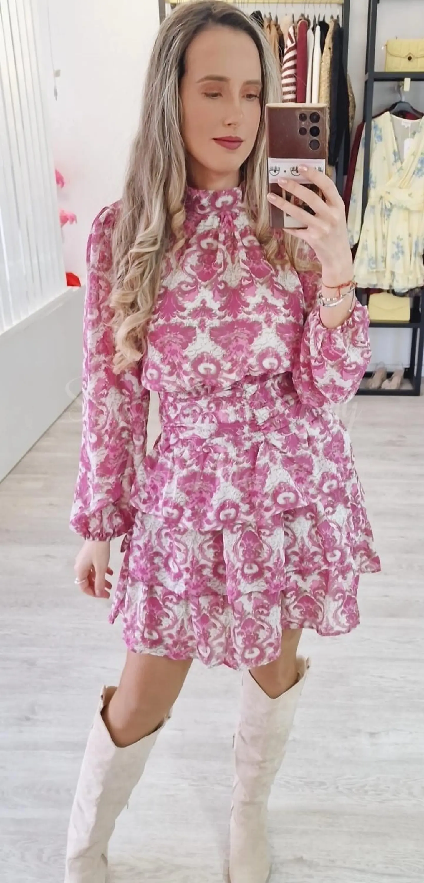 Vestido com Folhos e Detalhes em Rosa Forte 4