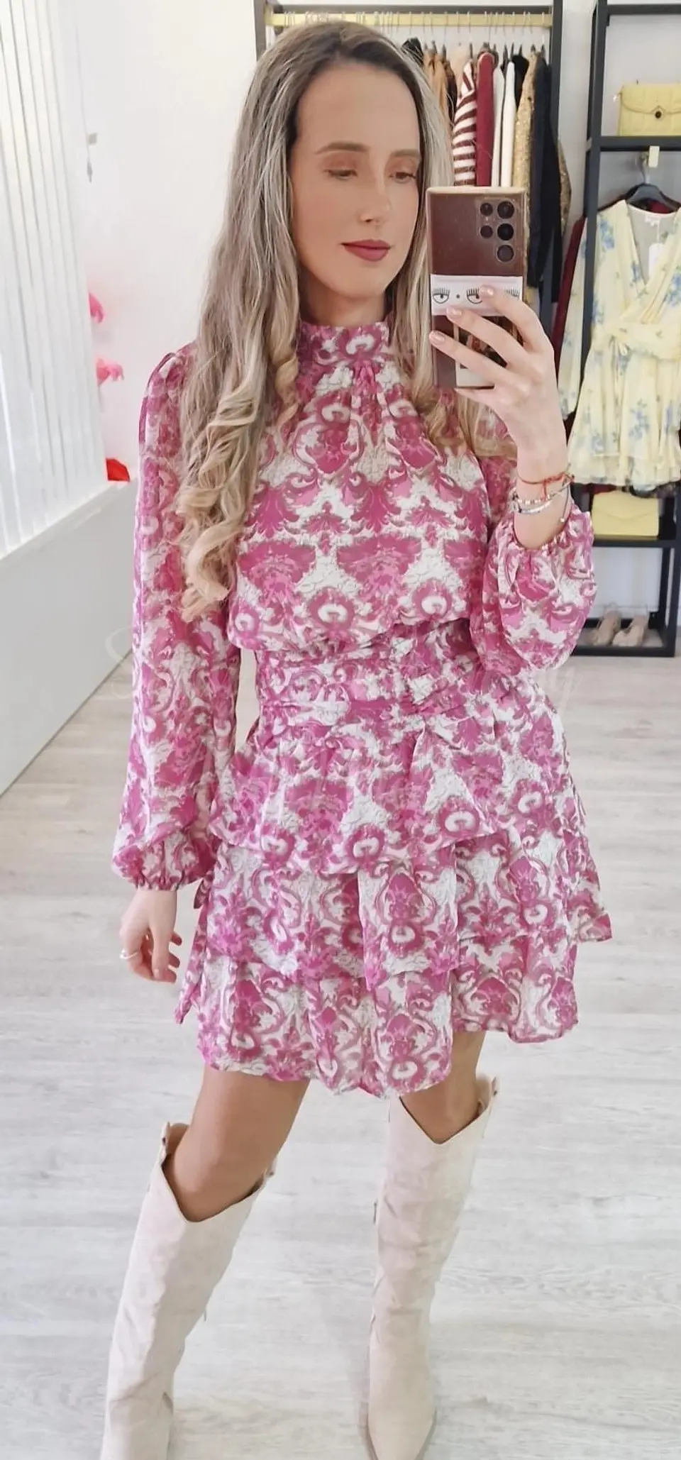 Vestido com Folhos e Detalhes em Rosa Forte 4