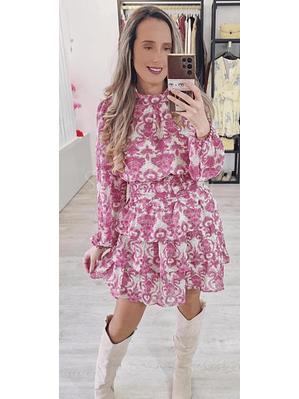 Vestido com Folhos e Detalhes em Rosa Forte