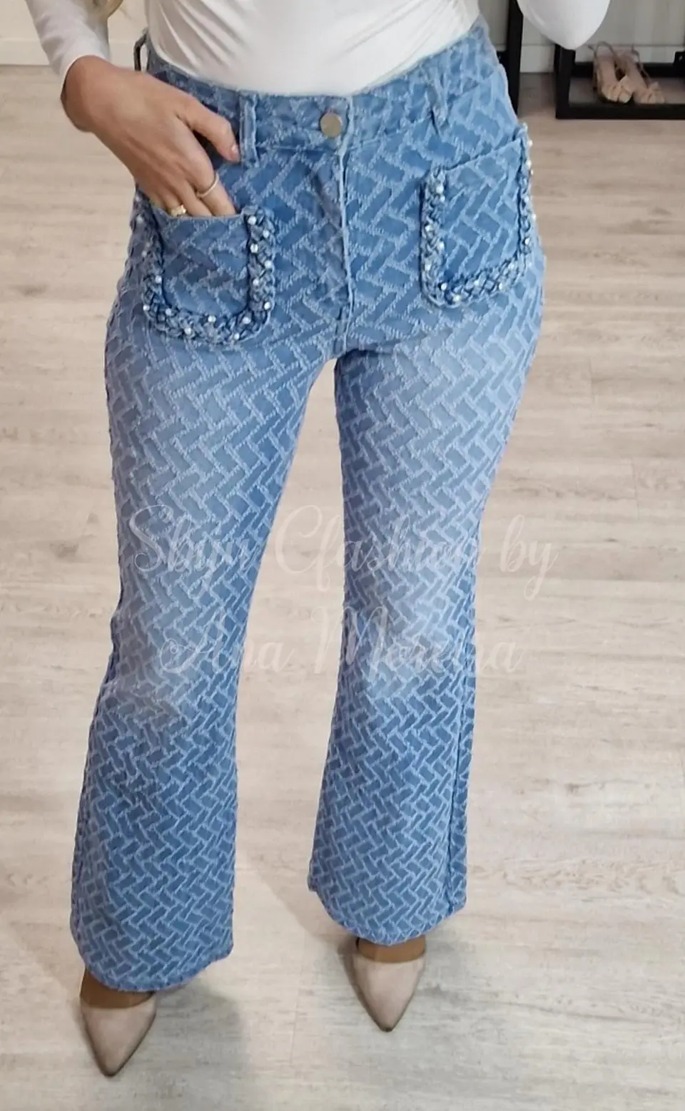 Calça de Ganga Boca de Sino com Detalhes nos Bolsos 1