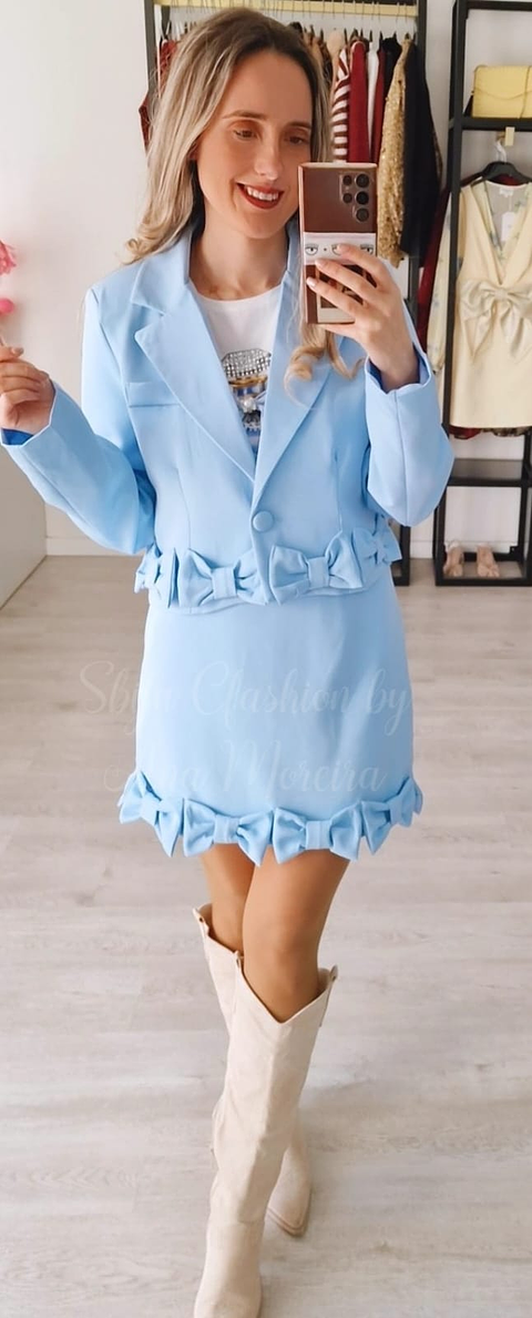 Conjunto Blazer + Saia com Detalhe de Laços