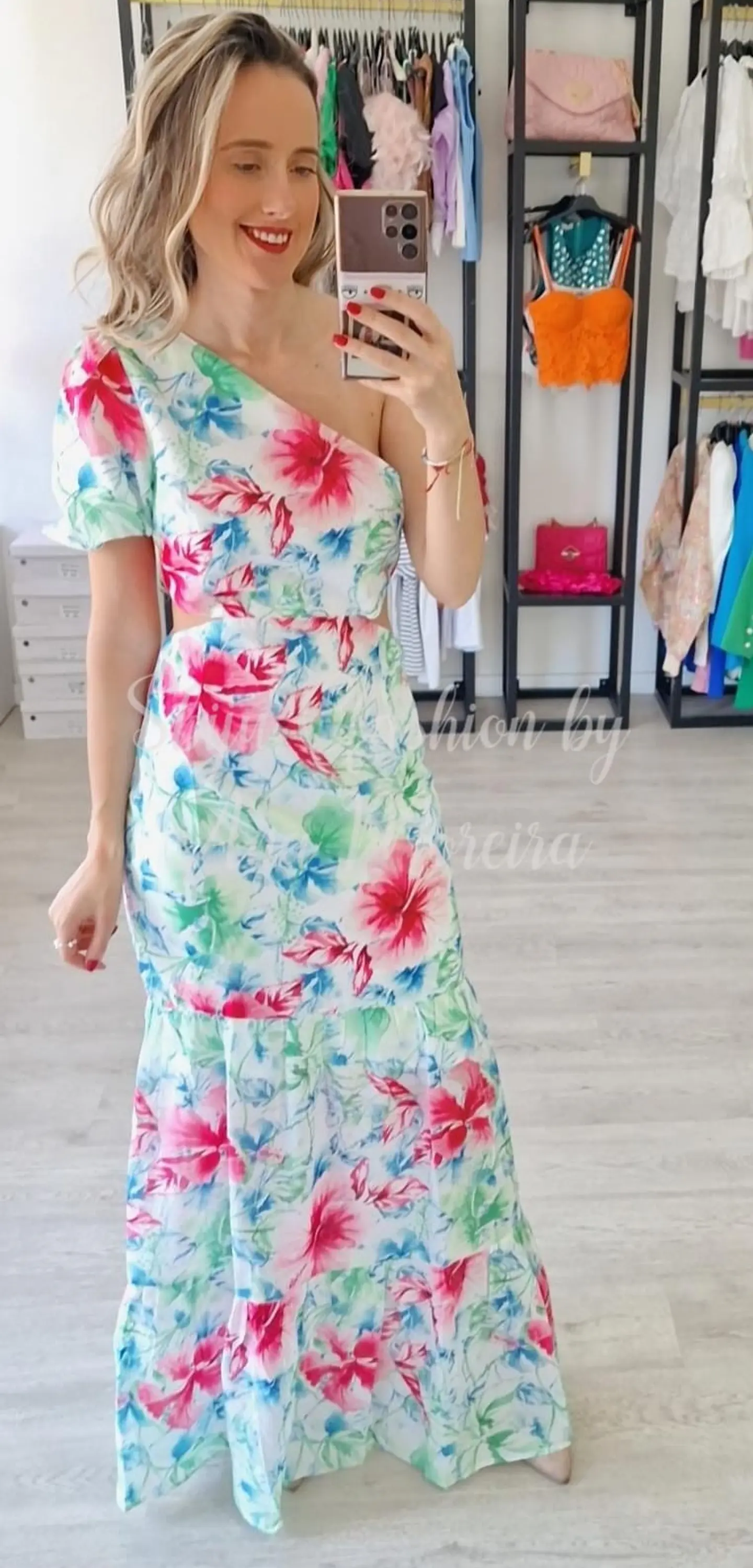 Vestido com Uma Manga e Padrão Floral 3