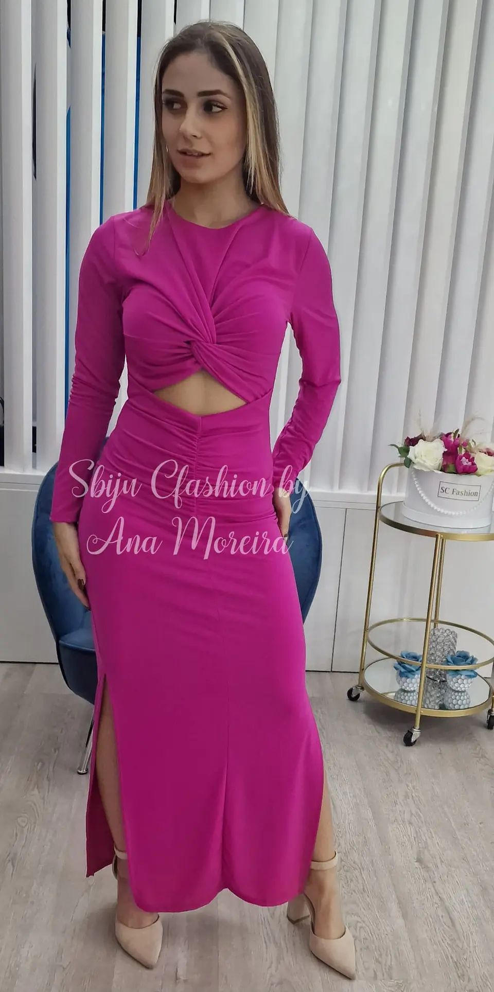 Vestido com Abertura na Barriga, Nó e Duas Rachas 3