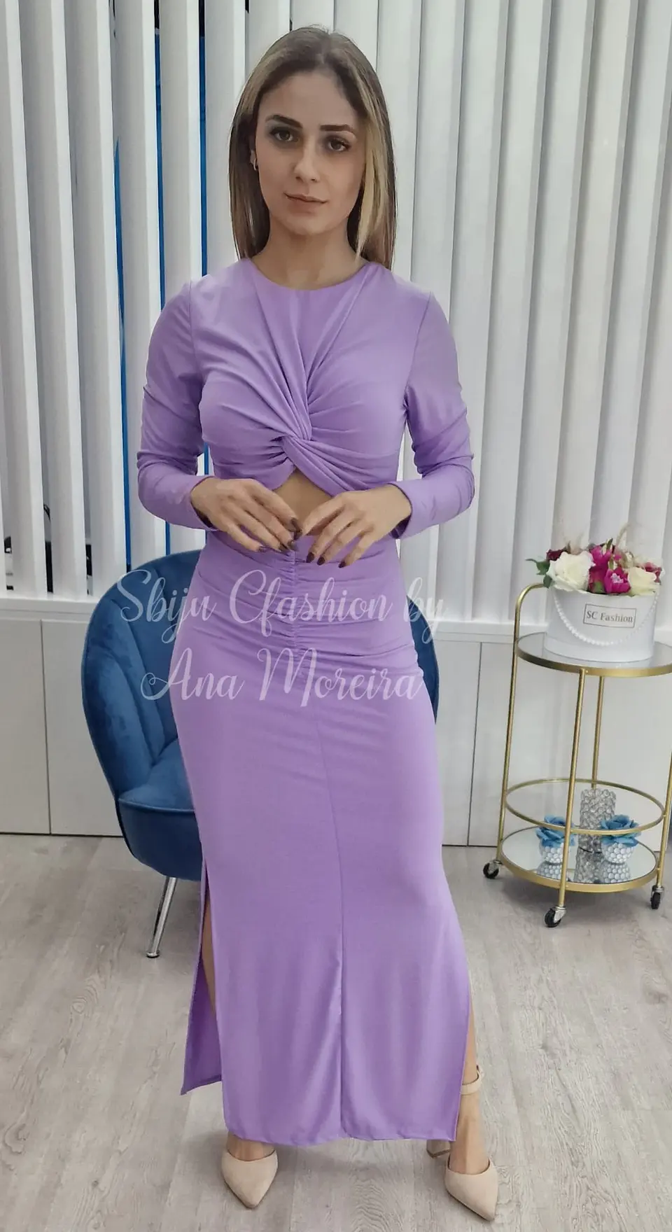 Vestido com Abertura na Barriga, Nó e Duas Rachas 1
