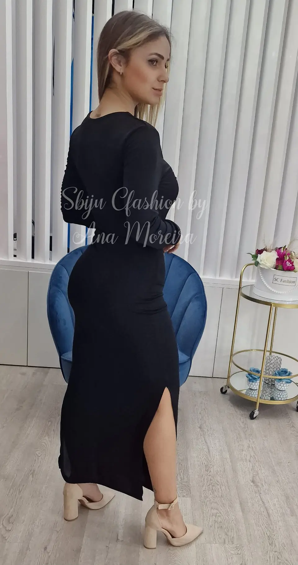 Vestido com Abertura na Barriga, Nó e Duas Rachas 9