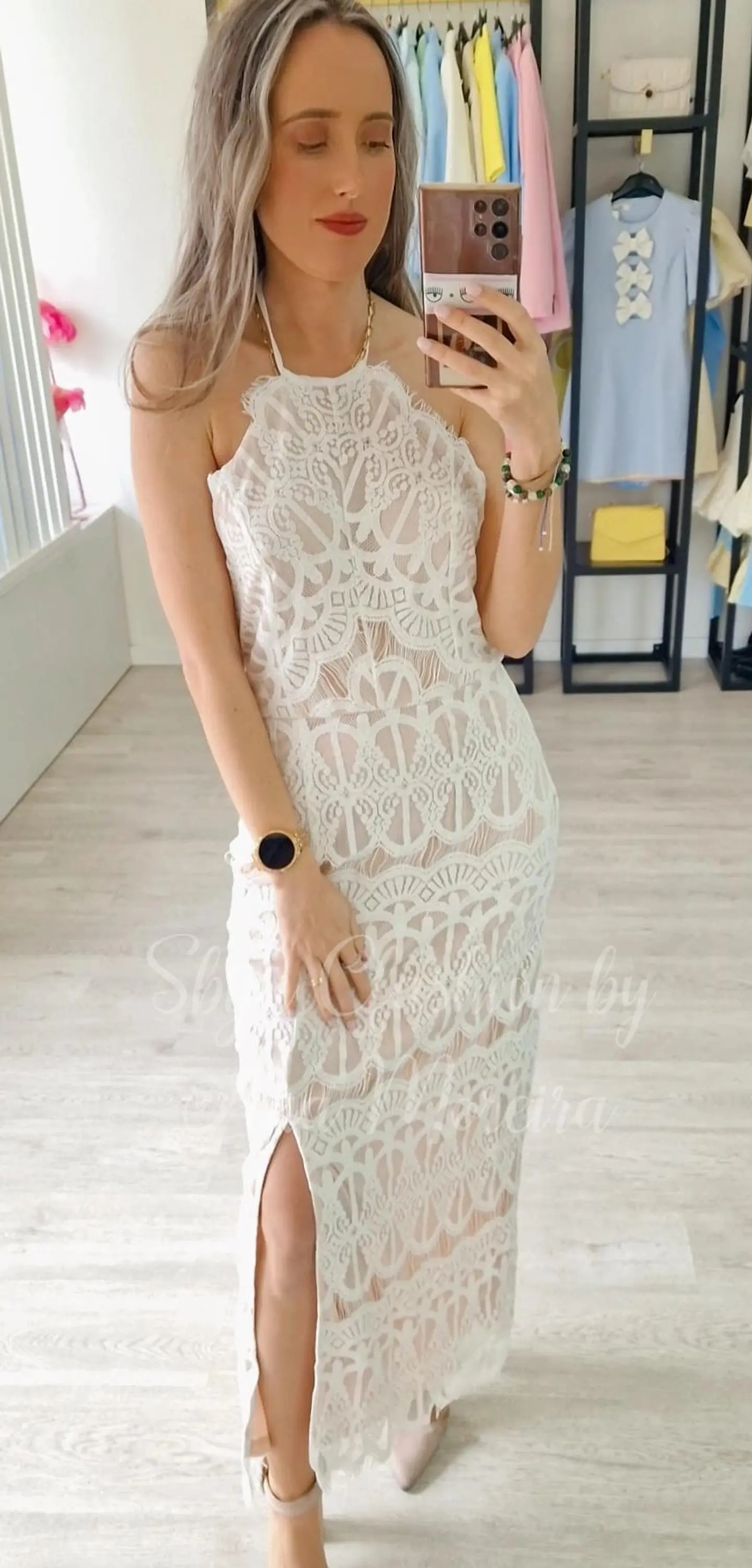 Vestido em Renda com Forro Bege e Sem Costas  6