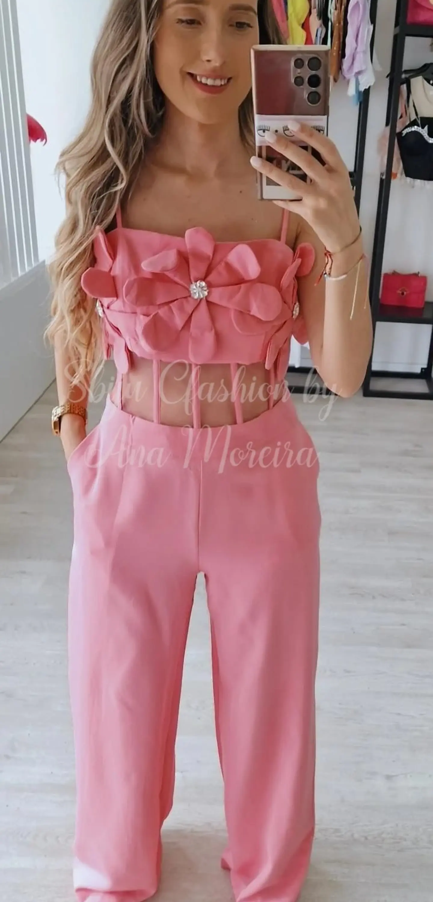 Macacão com Flores e Transparência na Barriga  1
