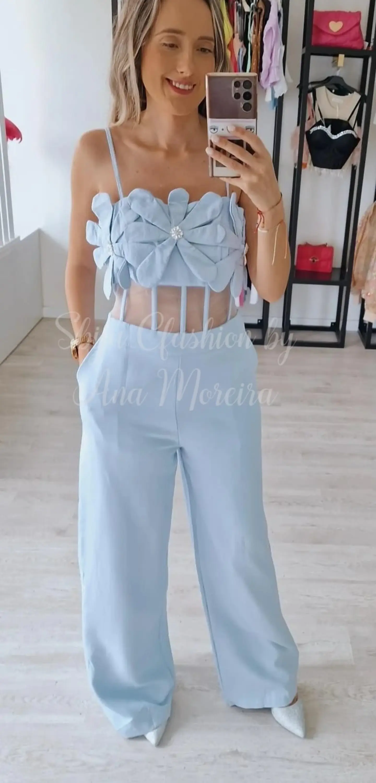 Macacão com Flores e Transparência na Barriga  4