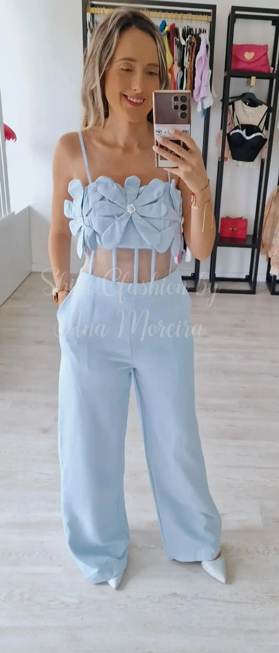Macacão com Flores e Transparência na Barriga  4