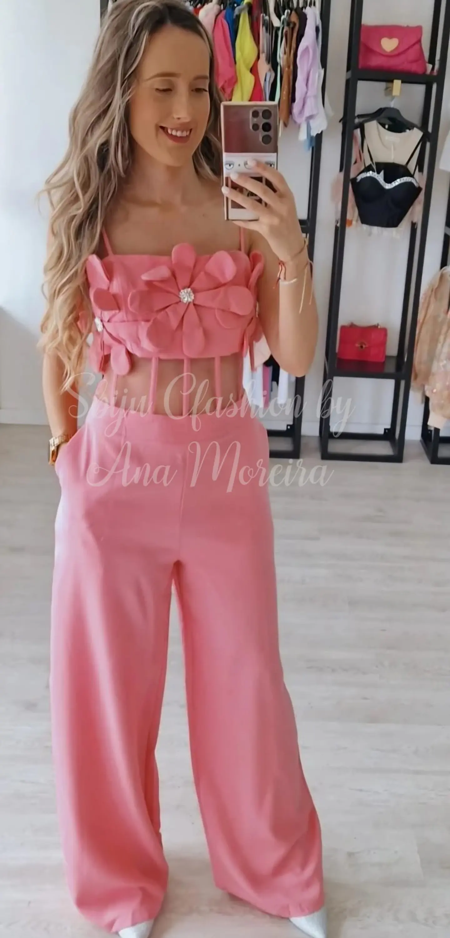 Macacão com Flores e Transparência na Barriga  3