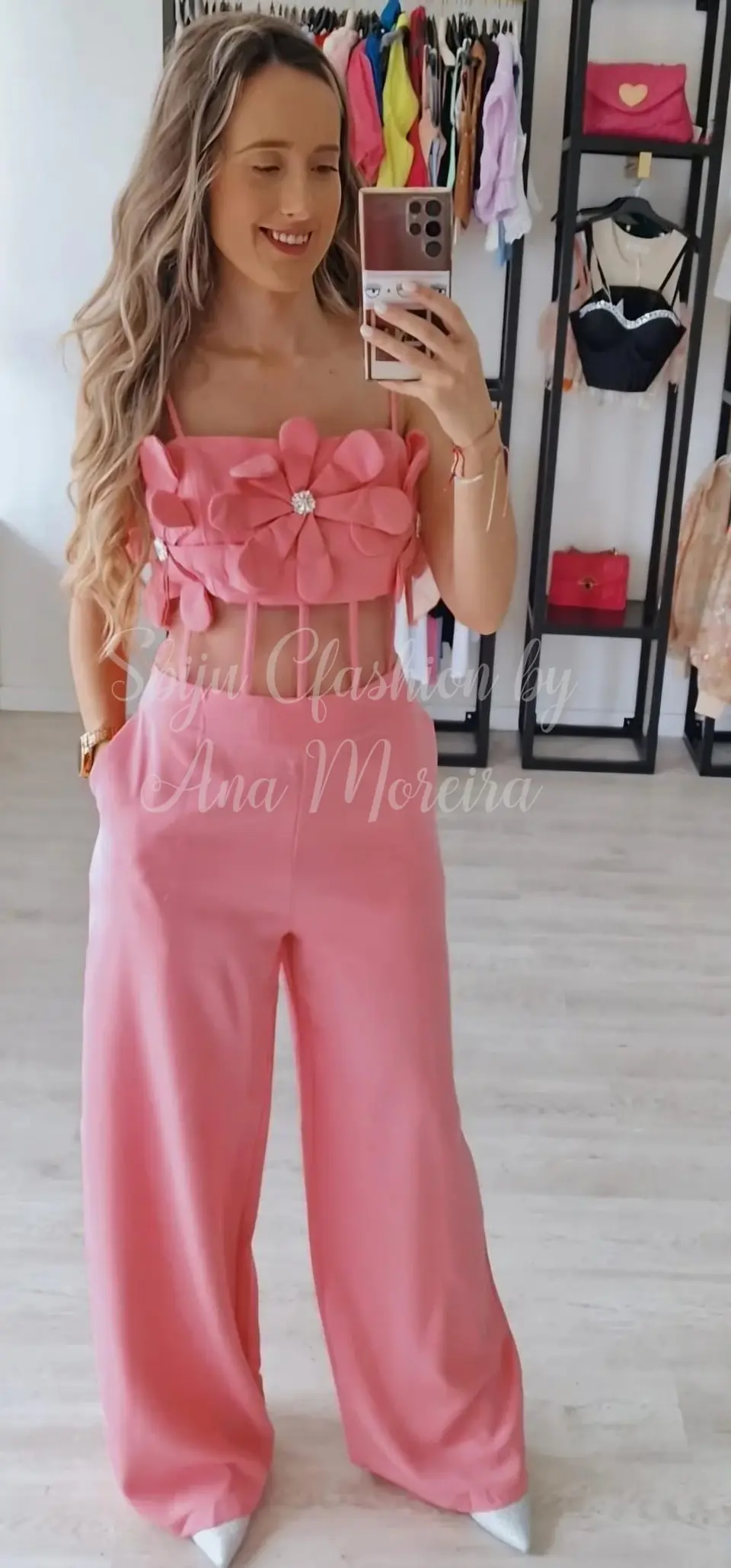 Macacão com Flores e Transparência na Barriga  3