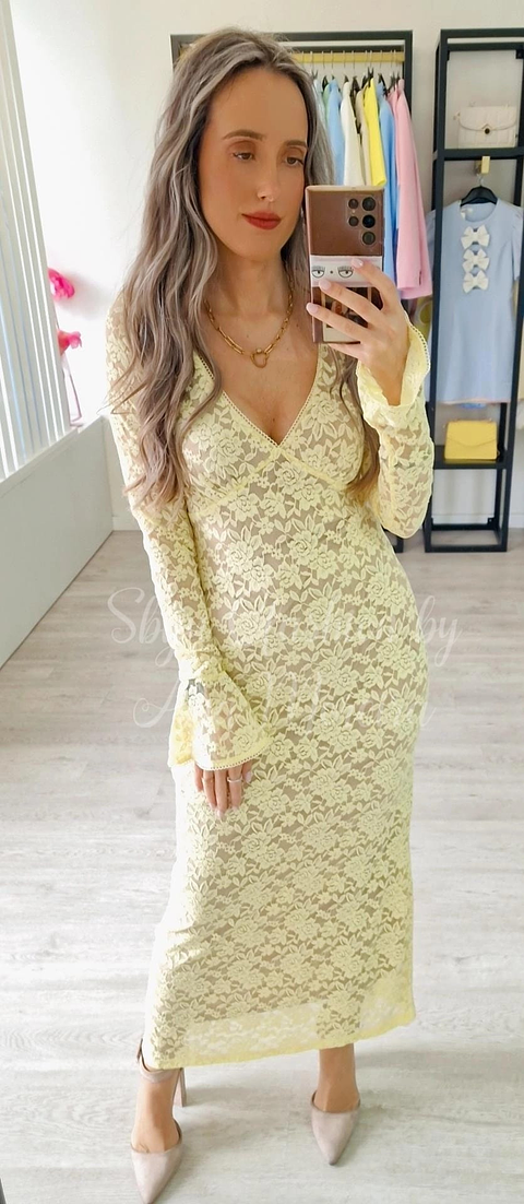 Vestido de Renda com Forro Bege