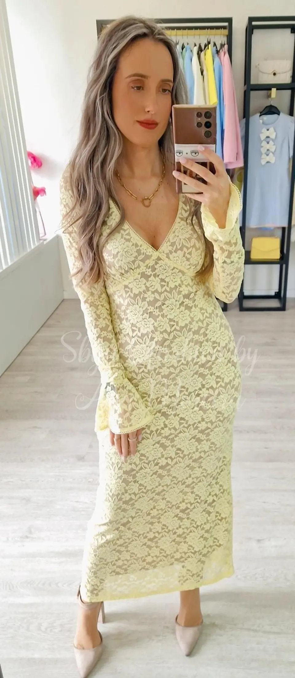 Vestido de Renda com Forro Bege 1