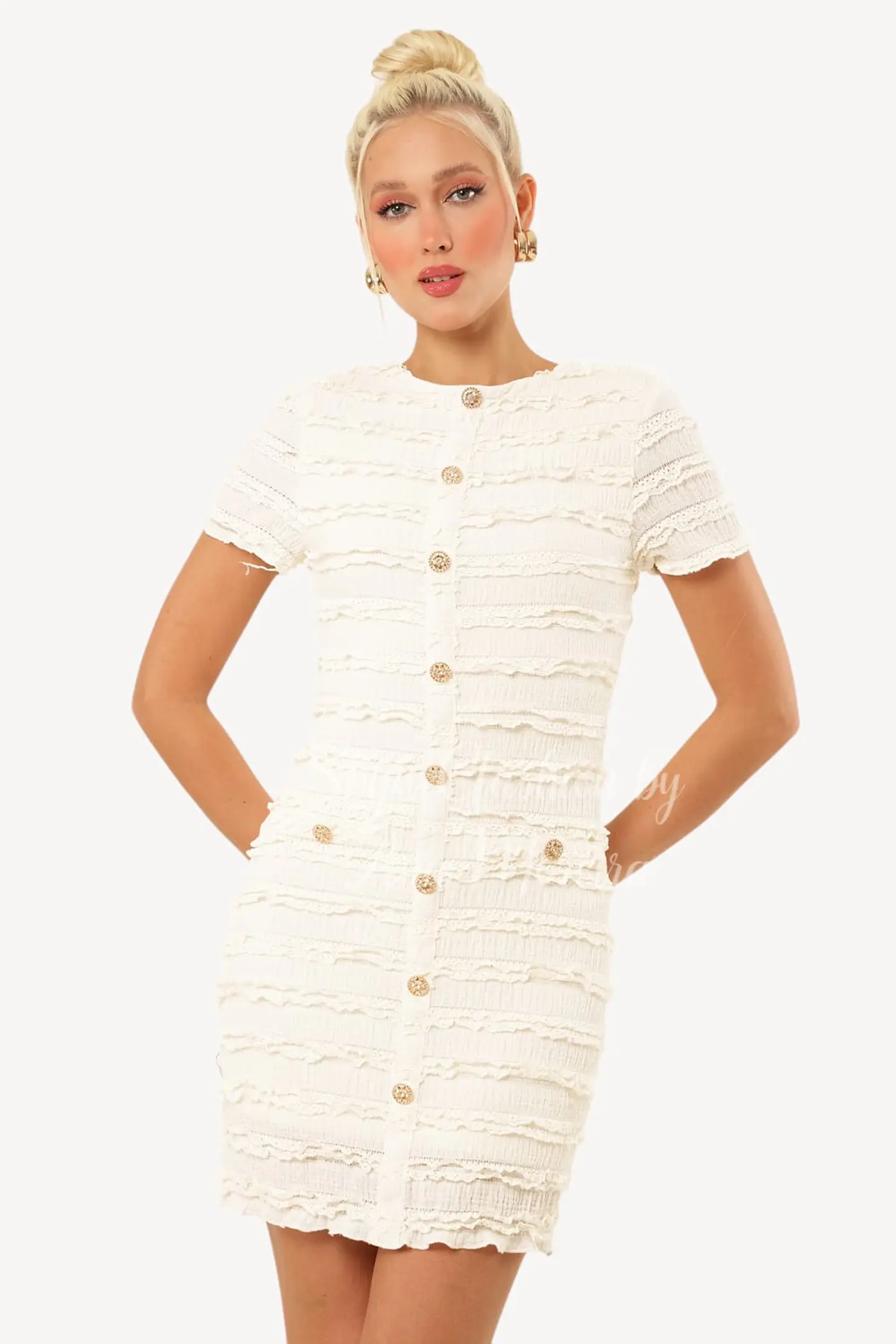 Vestido Curto com Textura e Botões Dourados 6