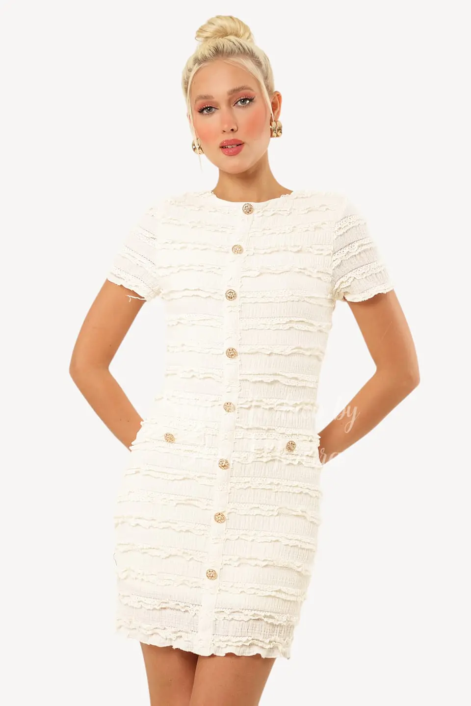 Vestido Curto com Textura e Botões Dourados 6