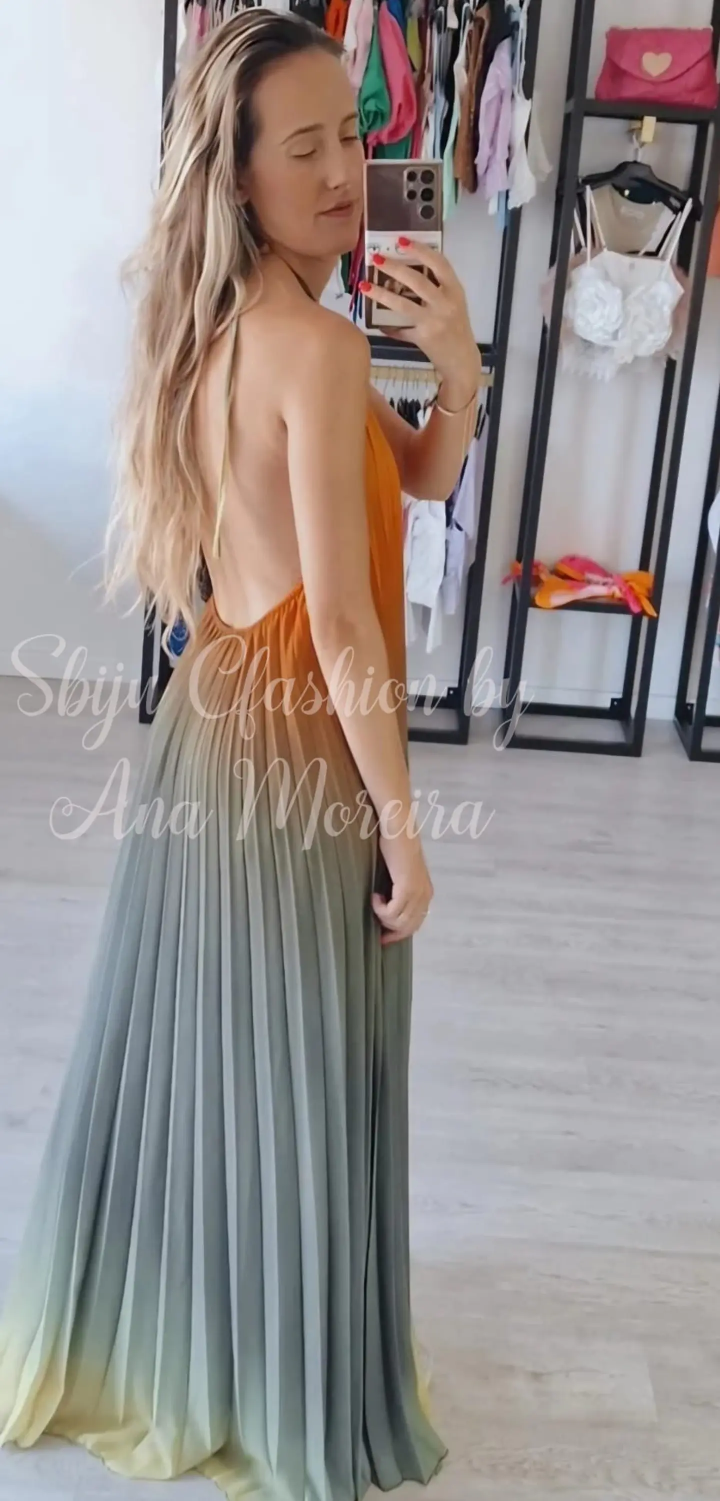 Vestido Plissado Sem Costas 9