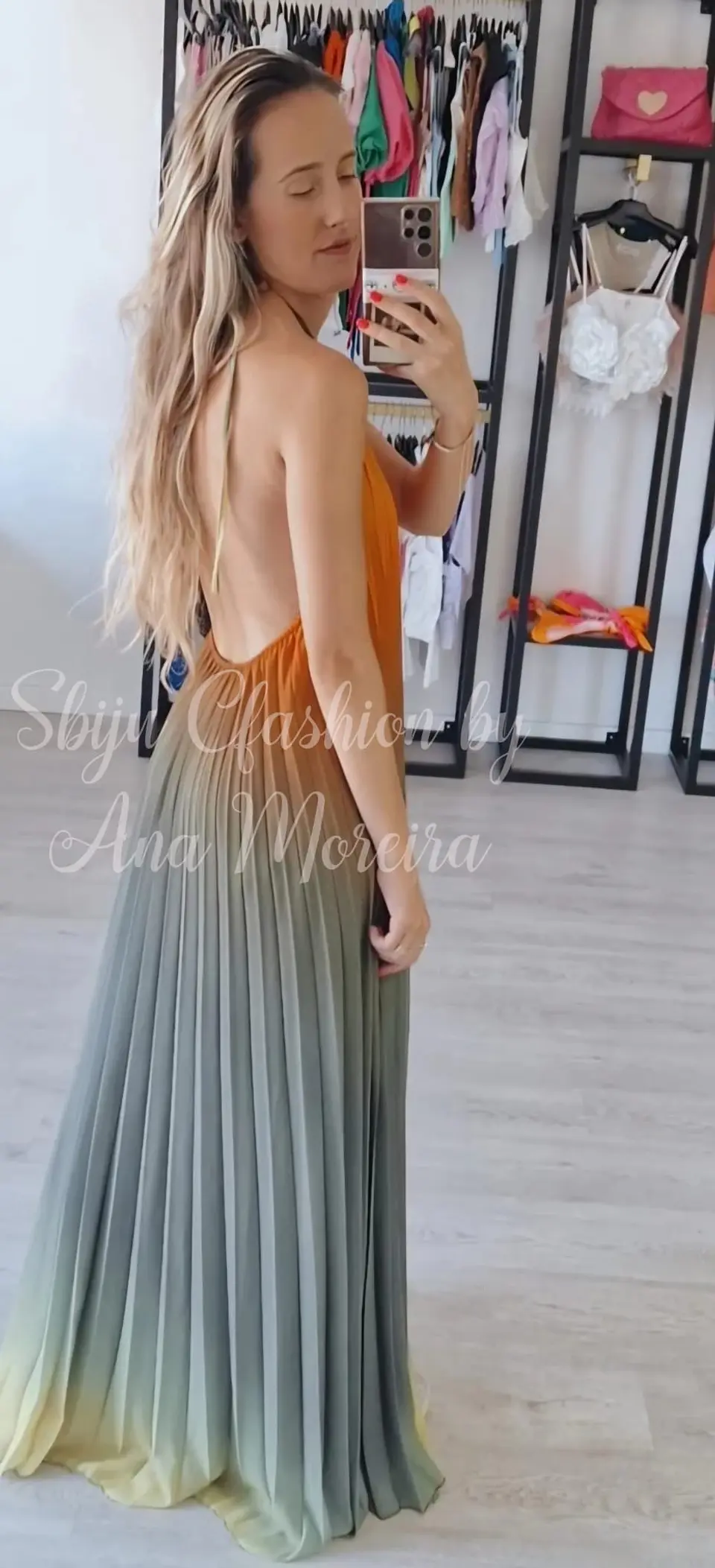 Vestido Plissado Sem Costas 9