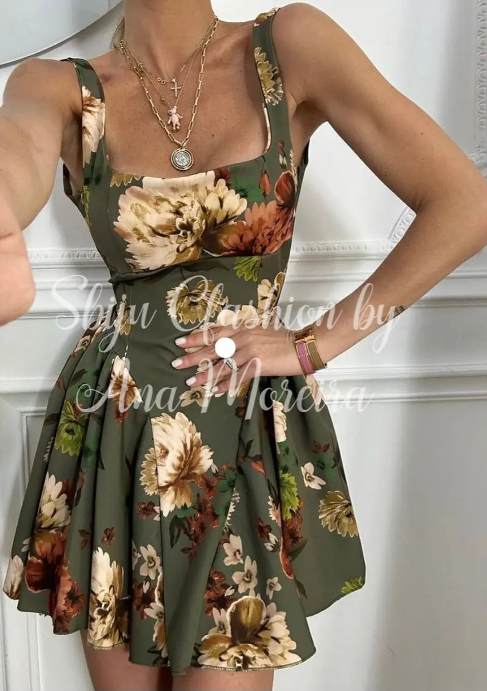 Vestido com Decote nas Costas e Cinto 1