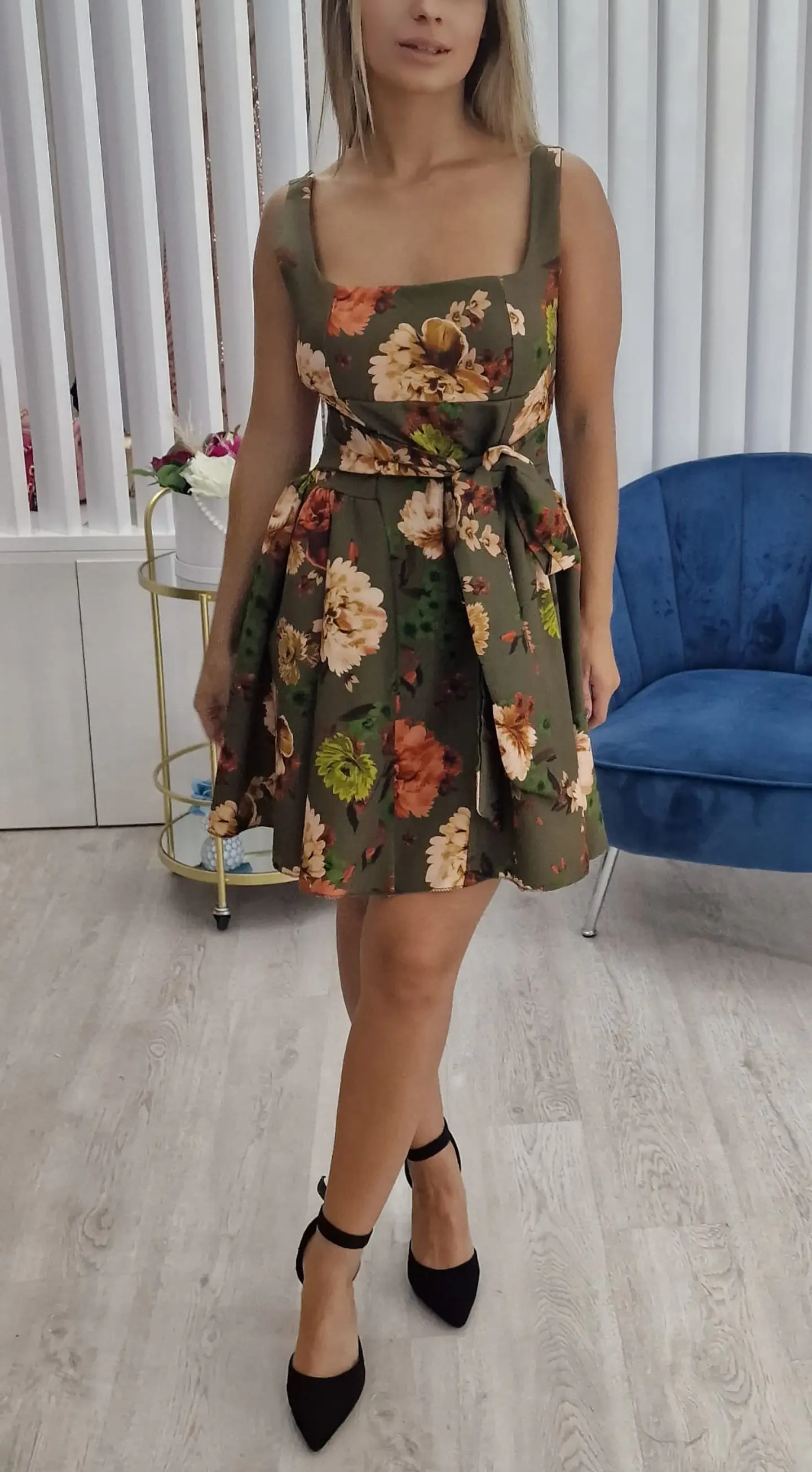 Vestido com Decote nas Costas e Cinto 2