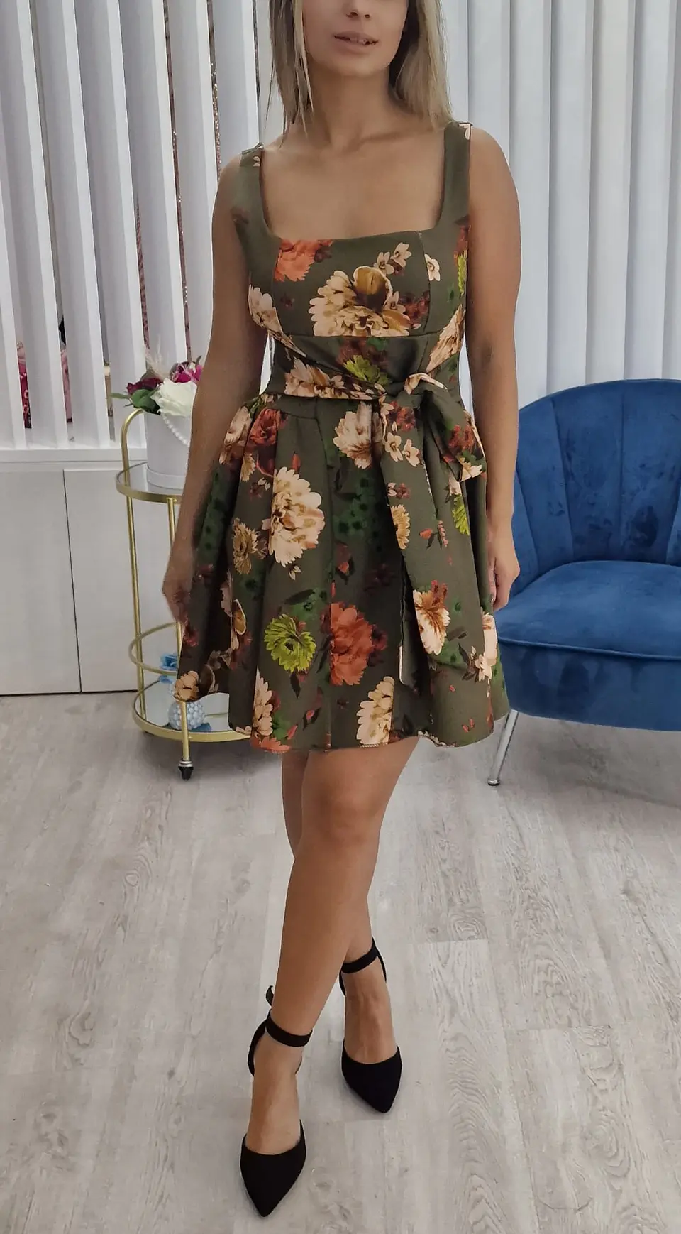 Vestido com Decote nas Costas e Cinto 2