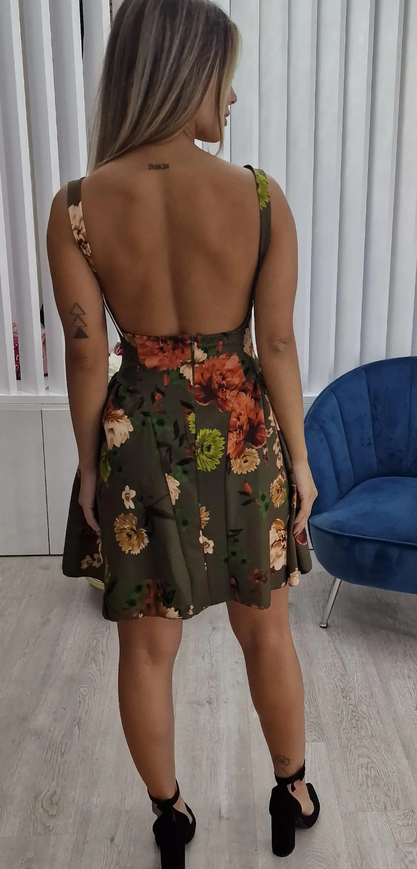 Vestido com Decote nas Costas e Cinto 3
