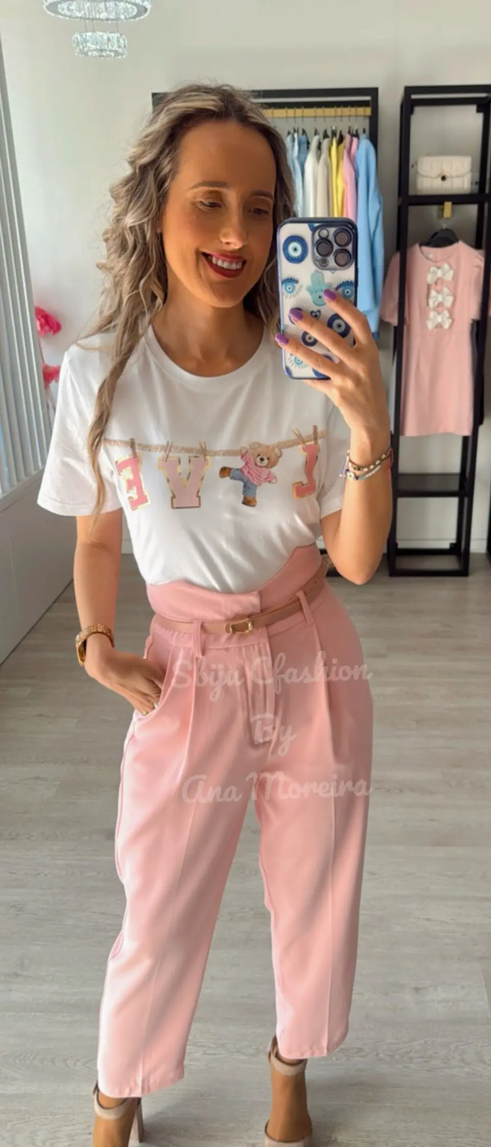 T-shirt “Love” em Tons de Rosa  4