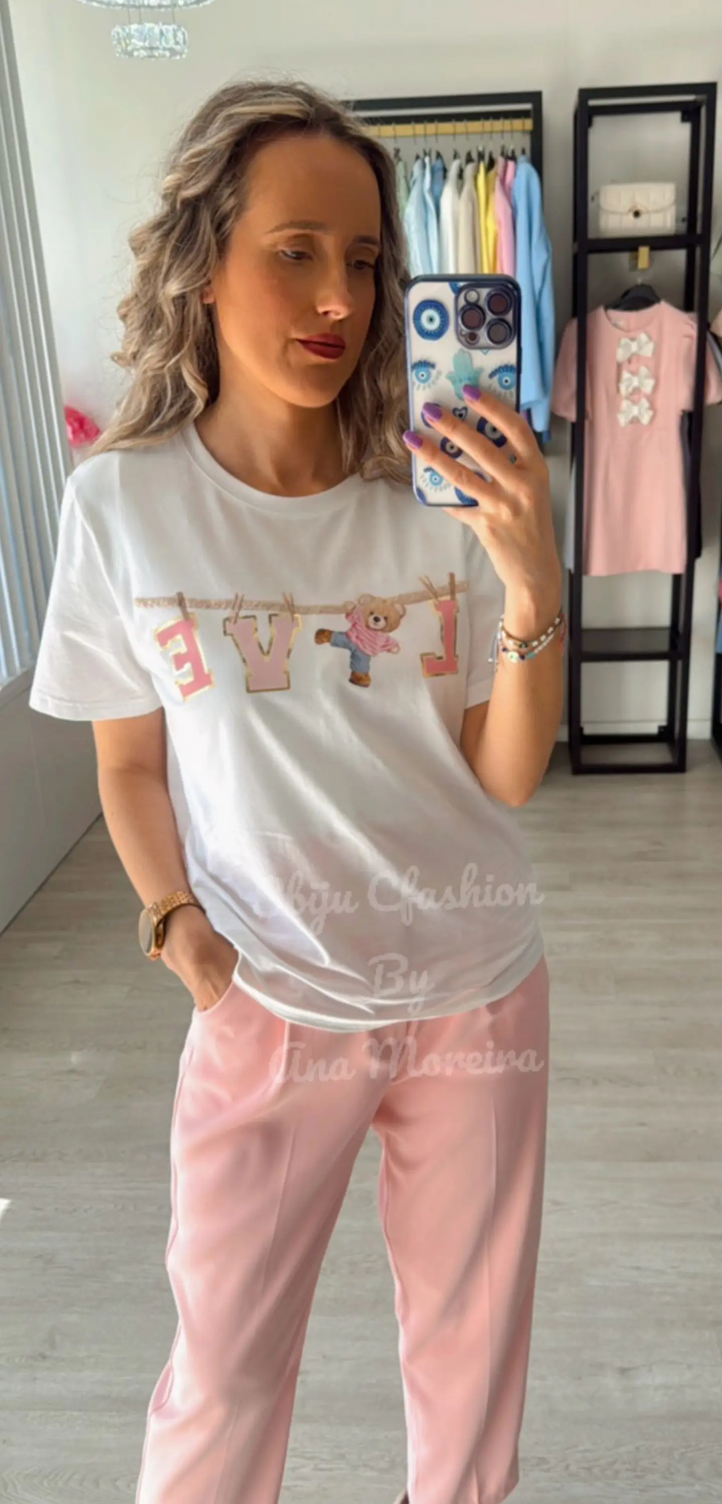 T-shirt “Love” em Tons de Rosa  2