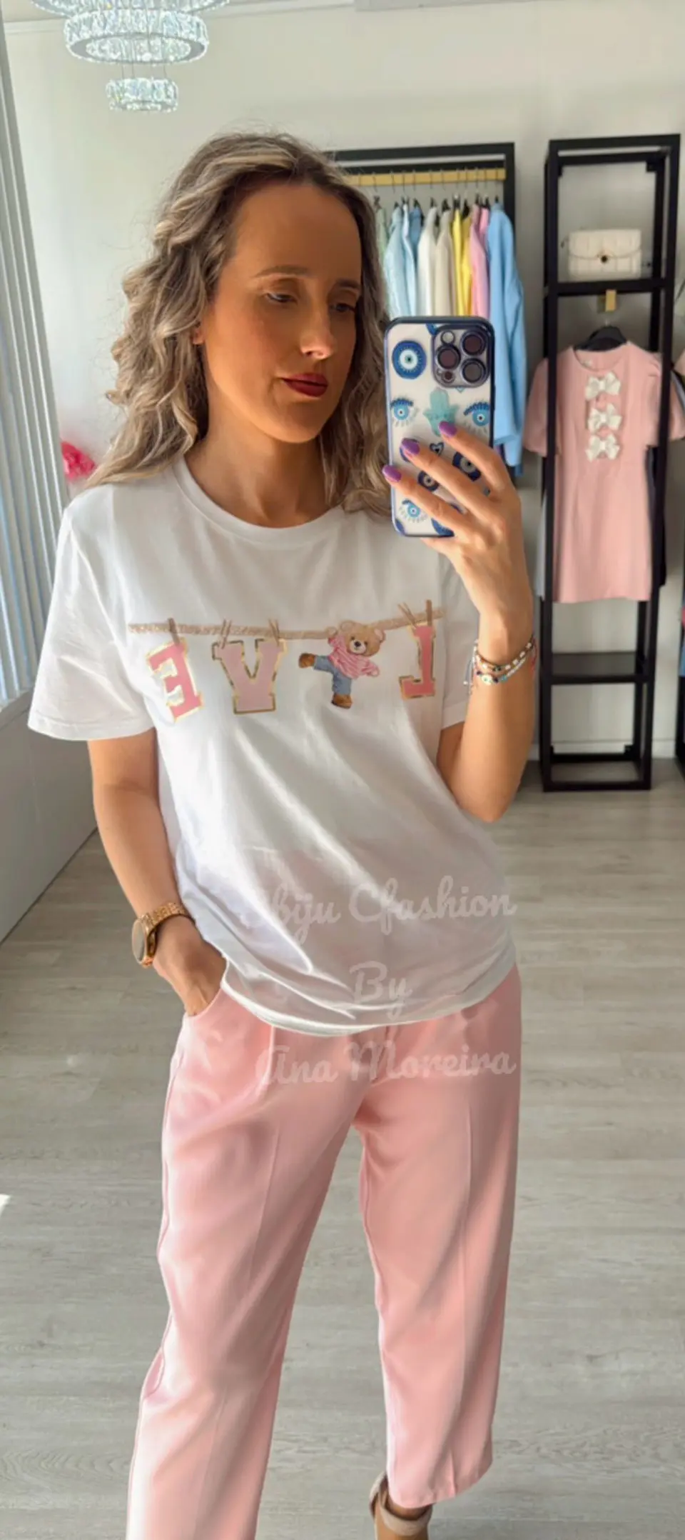 T-shirt “Love” em Tons de Rosa  2