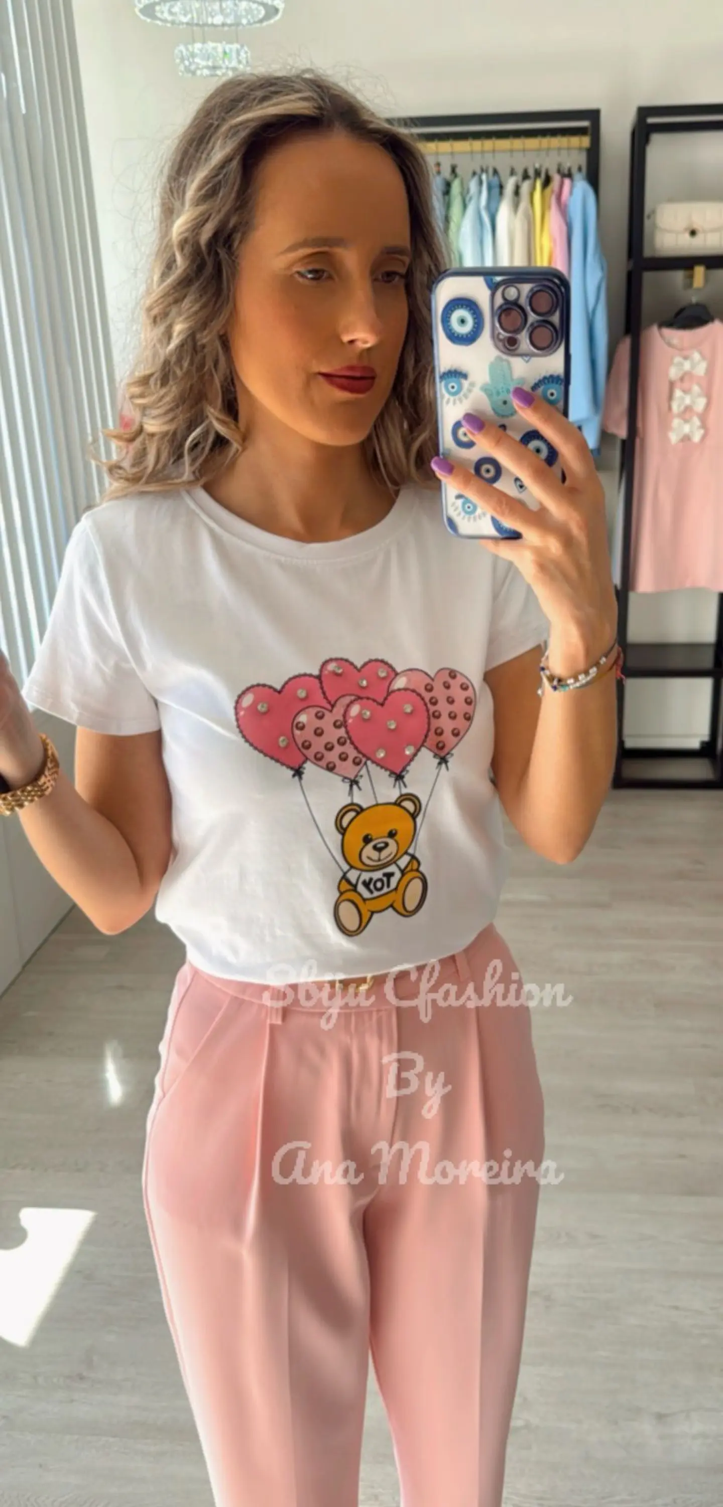 T-shirt “Urso com Balões em Forma de Coração”  7