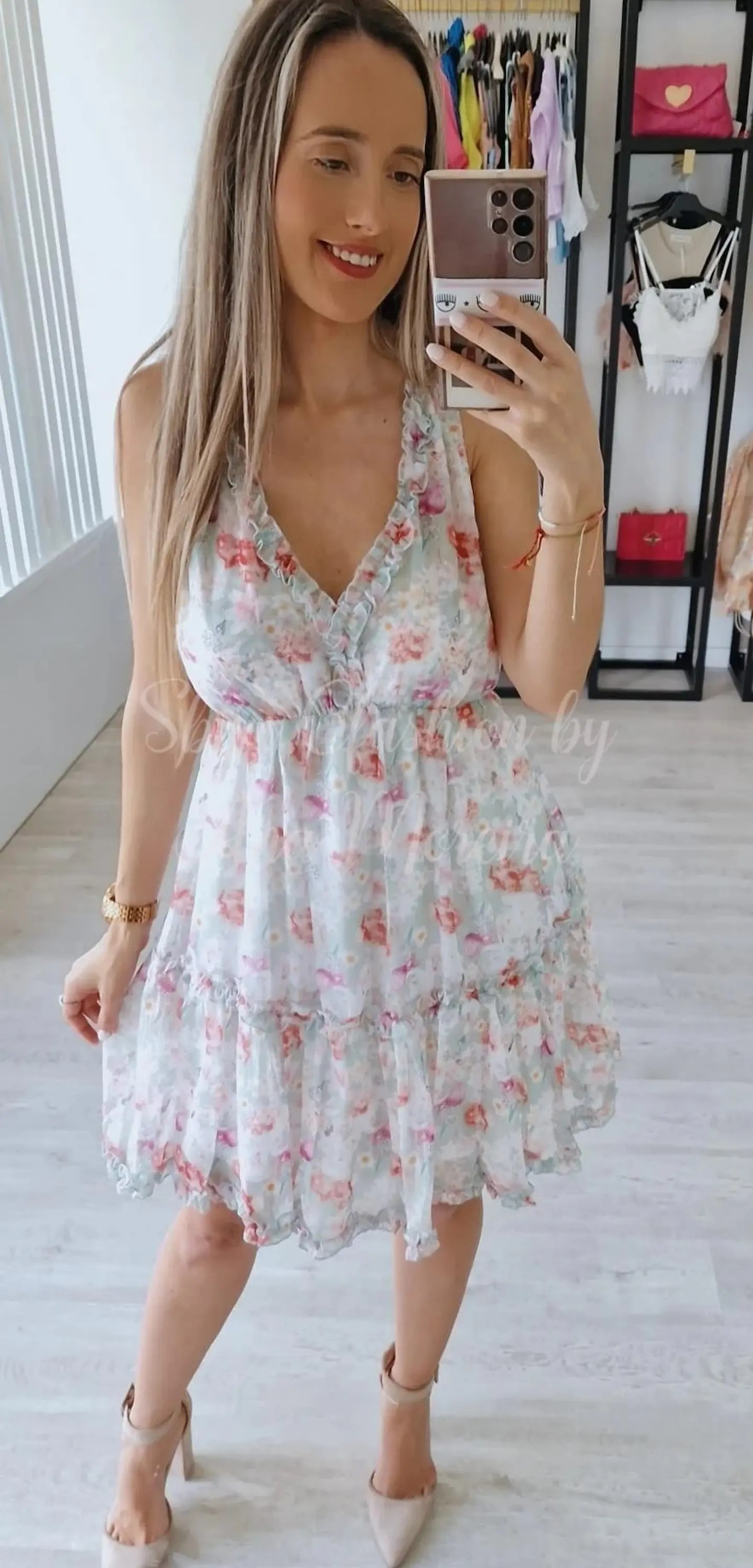 Vestido Florido com Abertura nas Costas e Decote  1