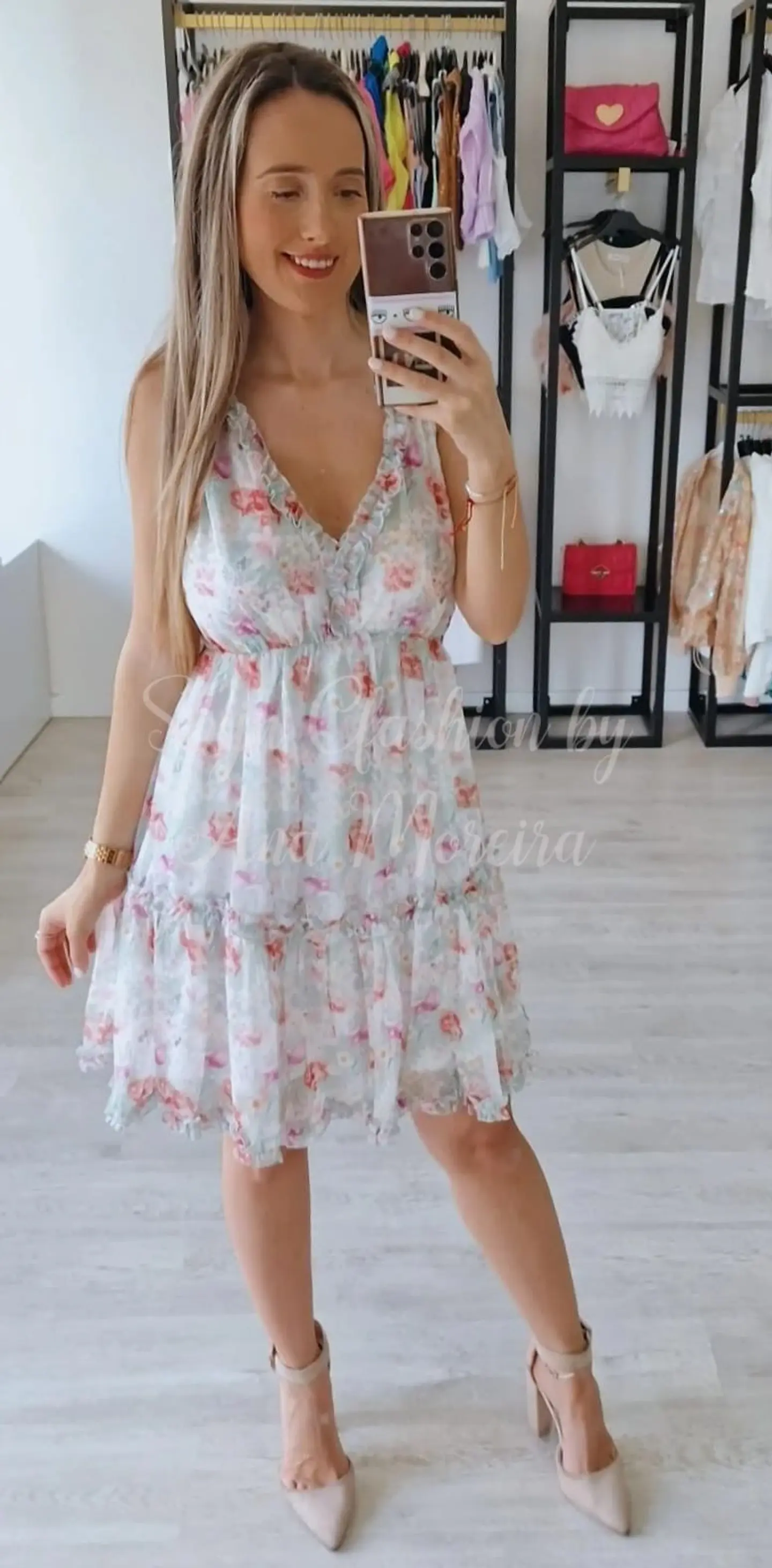 Vestido Florido com Abertura nas Costas e Decote  3