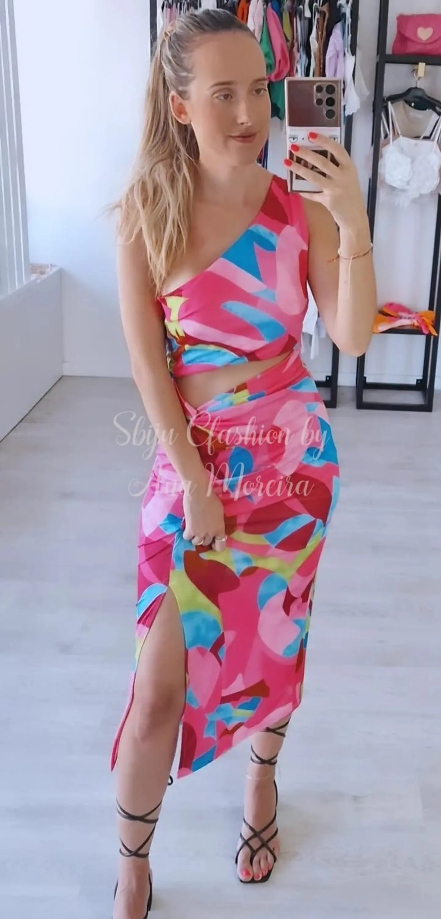 Vestido Midi Justo Estampado com Abertura na Barriga 1