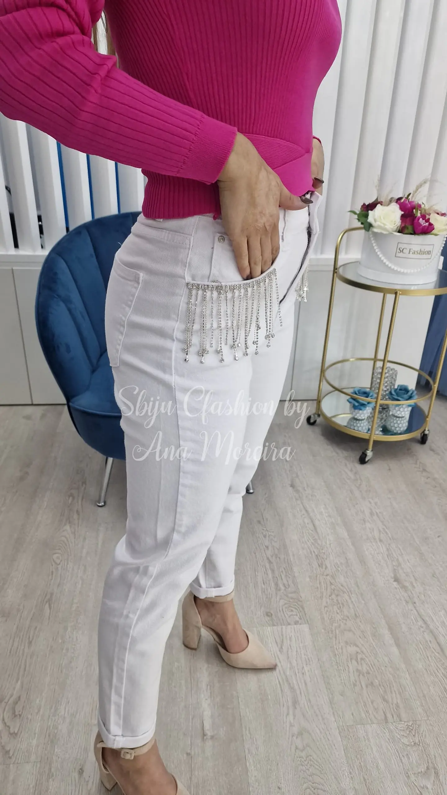 Calça com Detalhe de Brilhantes nos Bolsos  1