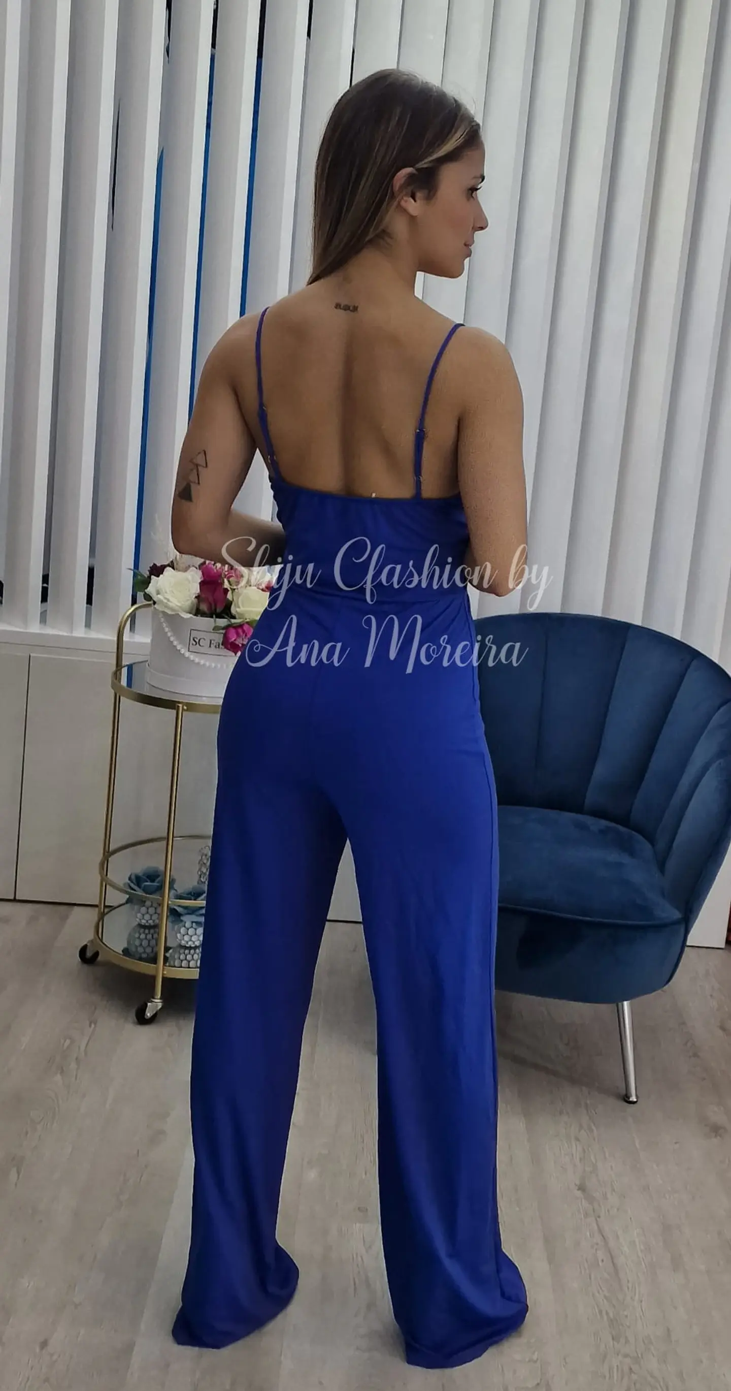 Macacão de Calça com Detalhe de Nó no Decote  9