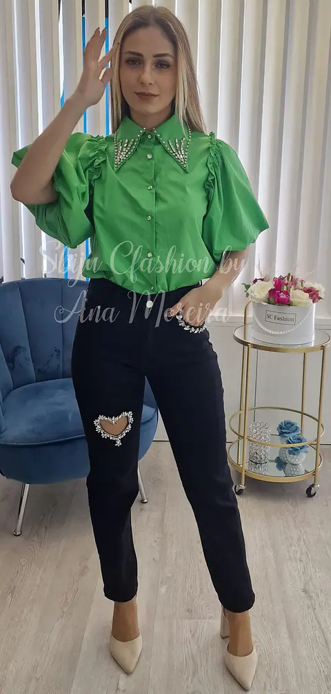 Camisa com Mangas em Balão e Detalhe de Brilhantes – 