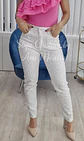 Calça branca com brilhantes na frente - S - Vorschaubild 6