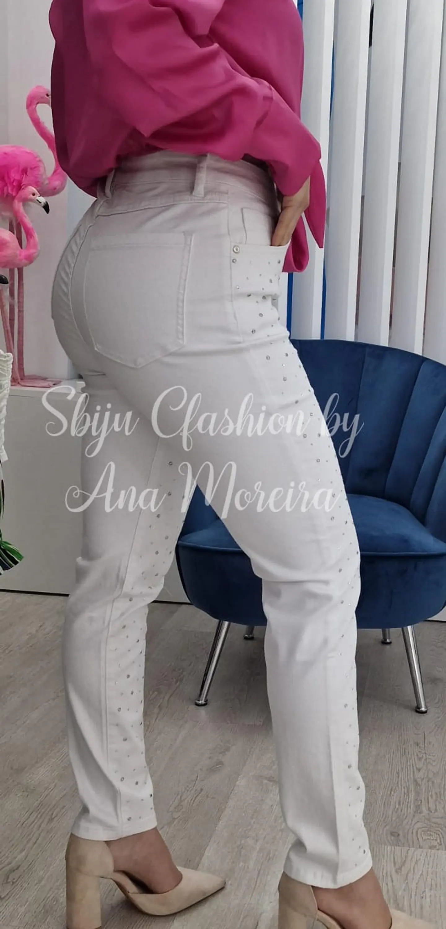Calça branca com brilhantes na frente - S 4