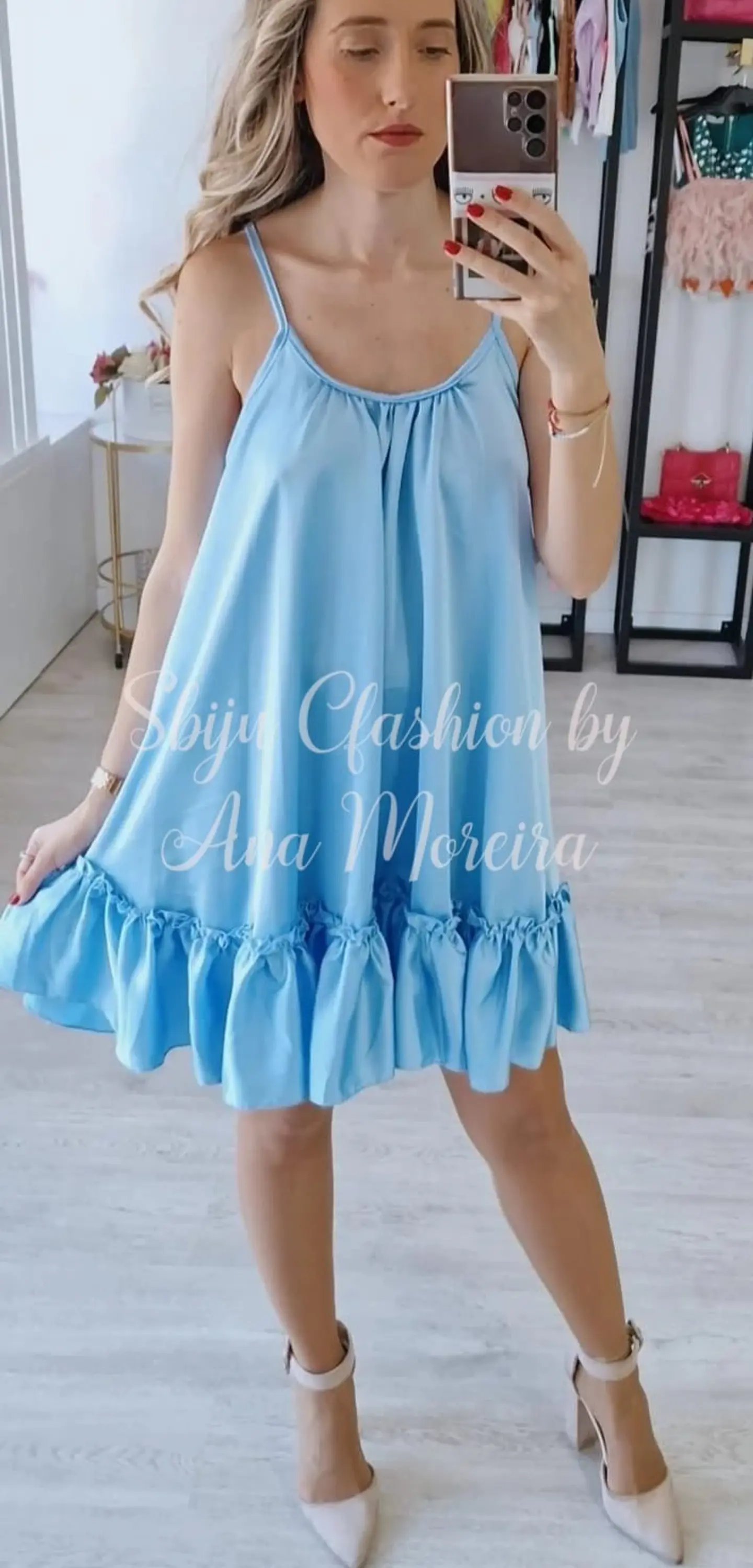 Vestido acetinado de alças com folho 4