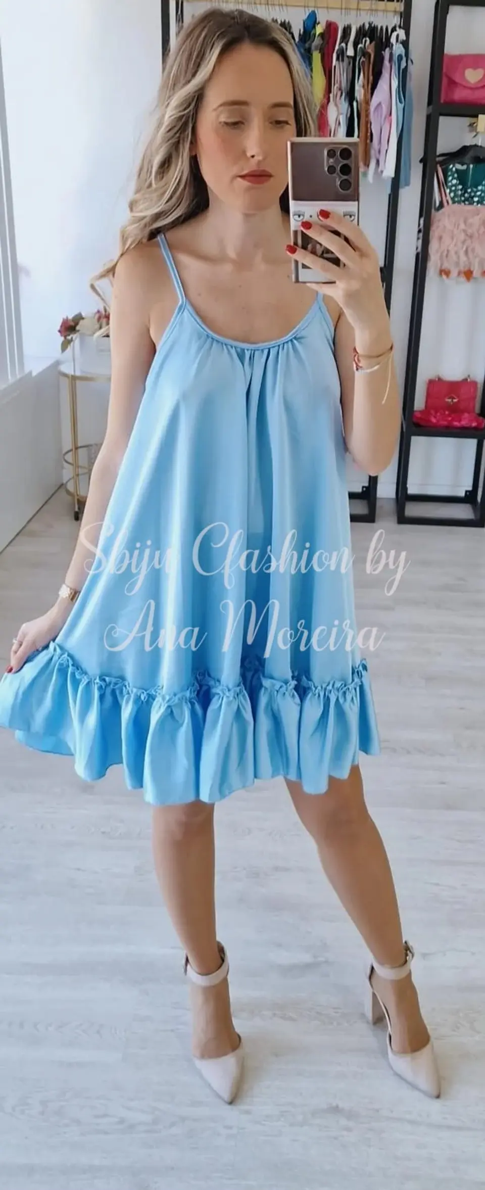 Vestido acetinado de alças com folho 4