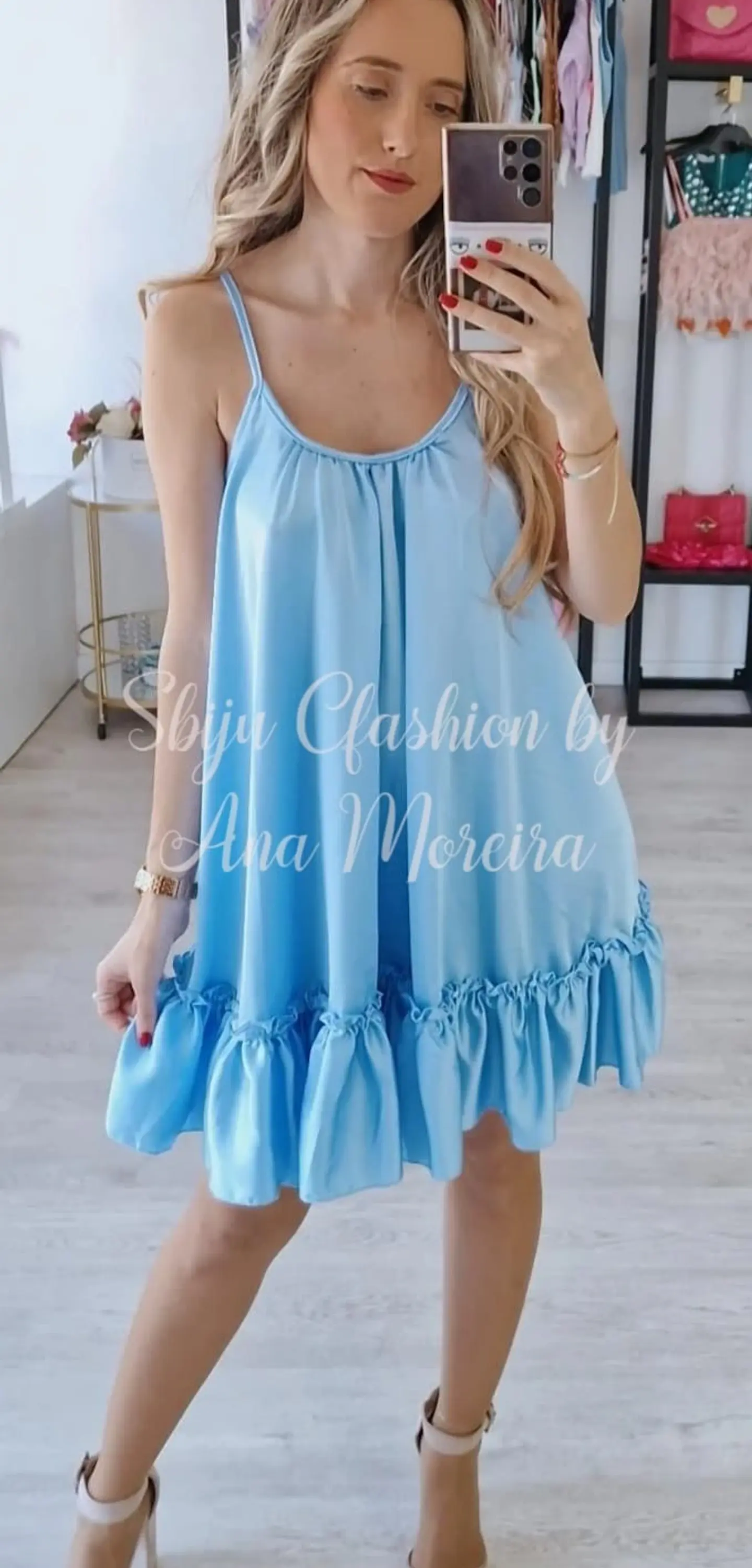 Vestido acetinado de alças com folho 5